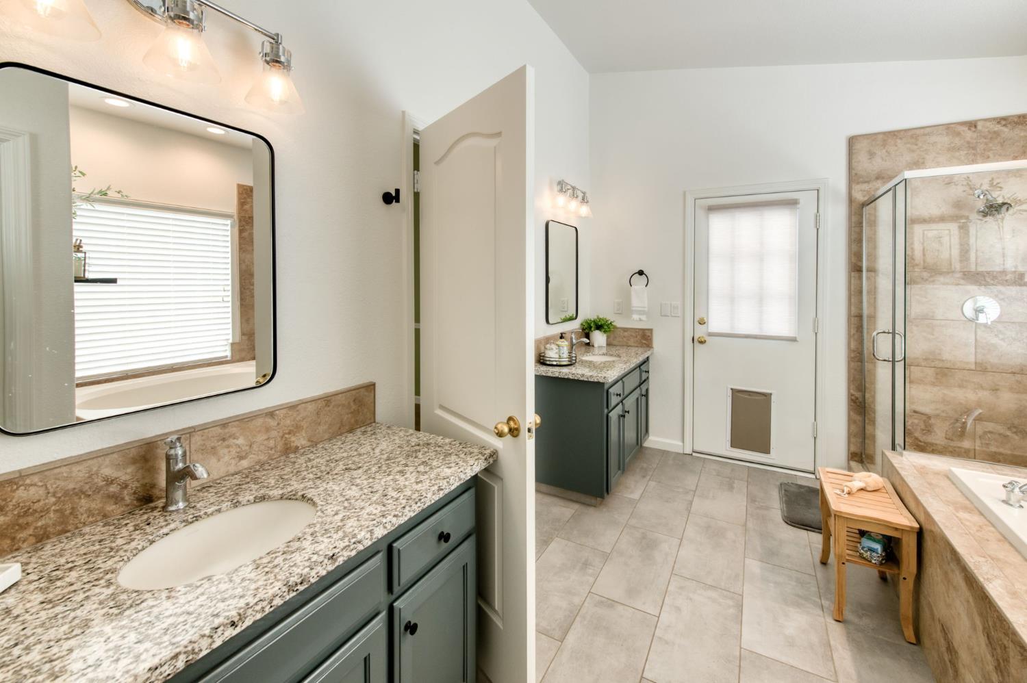 1751 N Orangewood Ave, Clovis, CA 93619