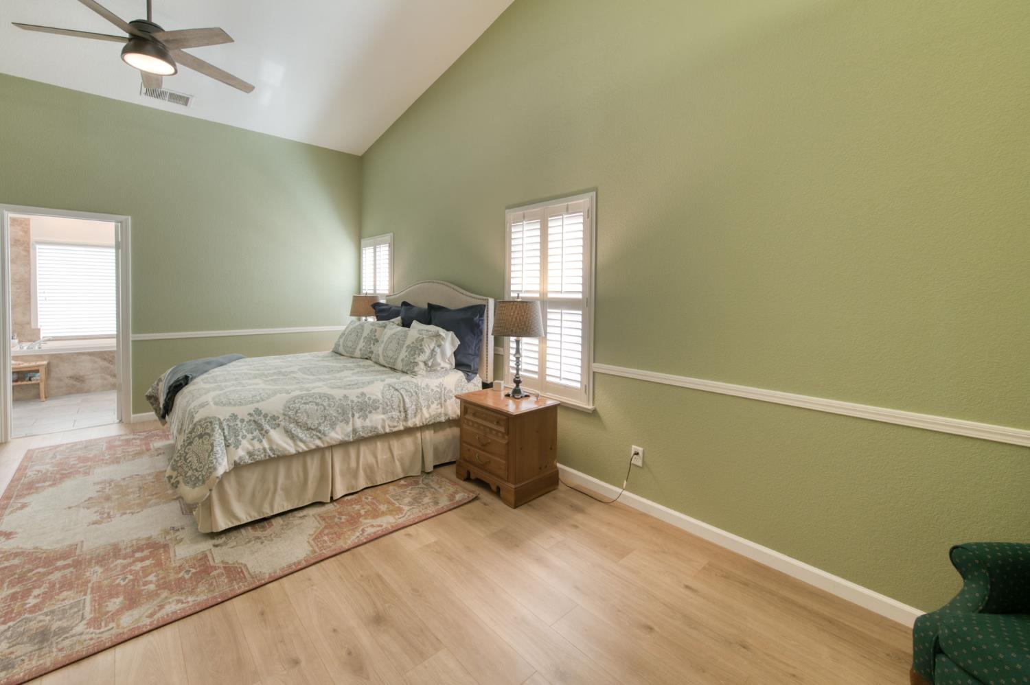 1751 N Orangewood Ave, Clovis, CA 93619