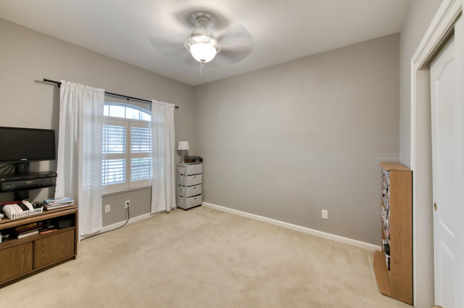 1751 N Orangewood Ave, Clovis, CA 93619