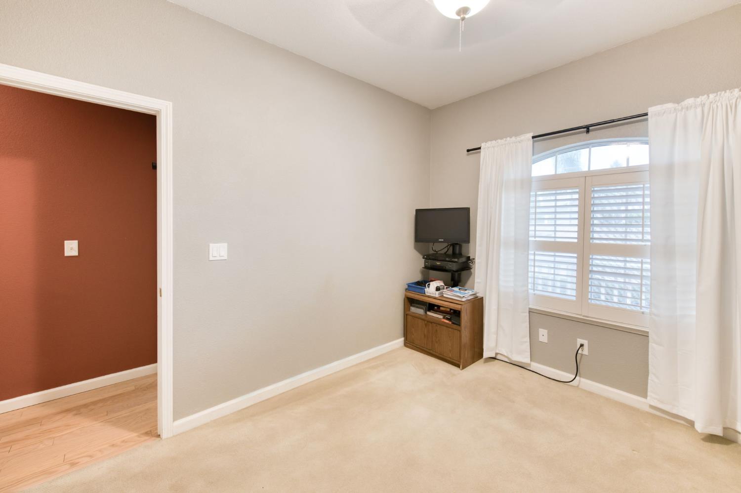 1751 N Orangewood Ave, Clovis, CA 93619