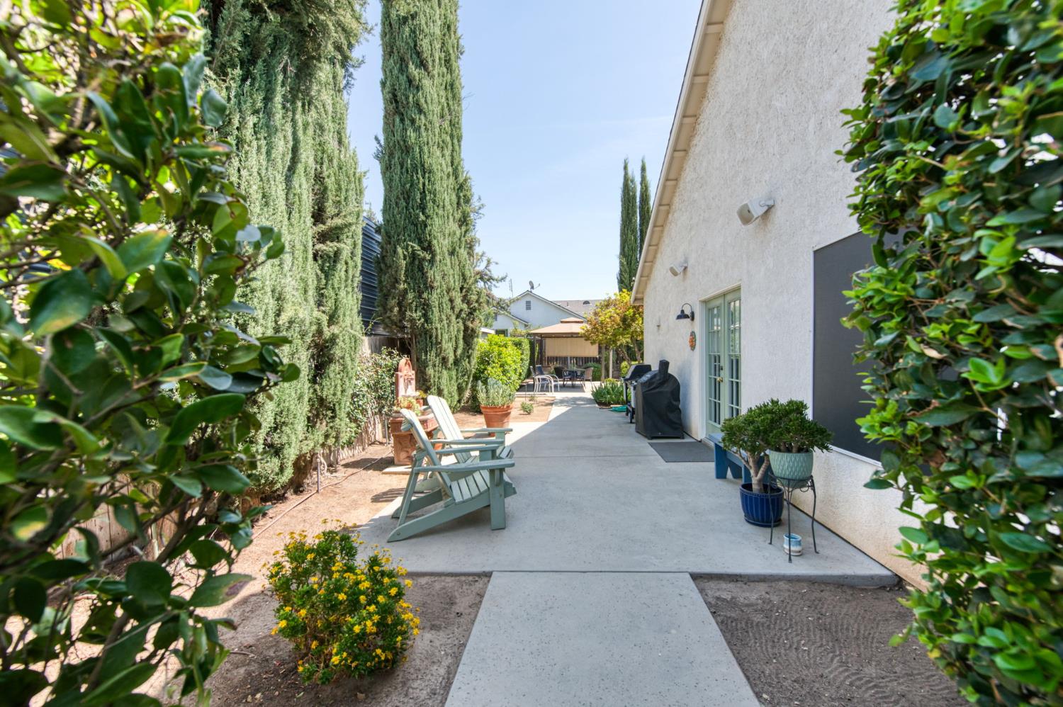 1751 N Orangewood Ave, Clovis, CA 93619