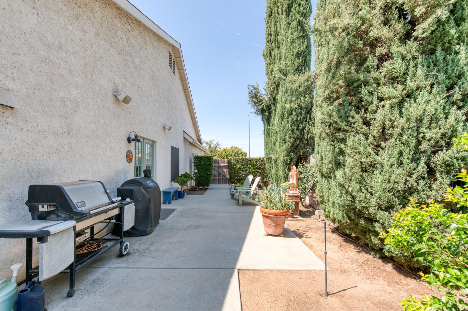 1751 N Orangewood Ave, Clovis, CA 93619