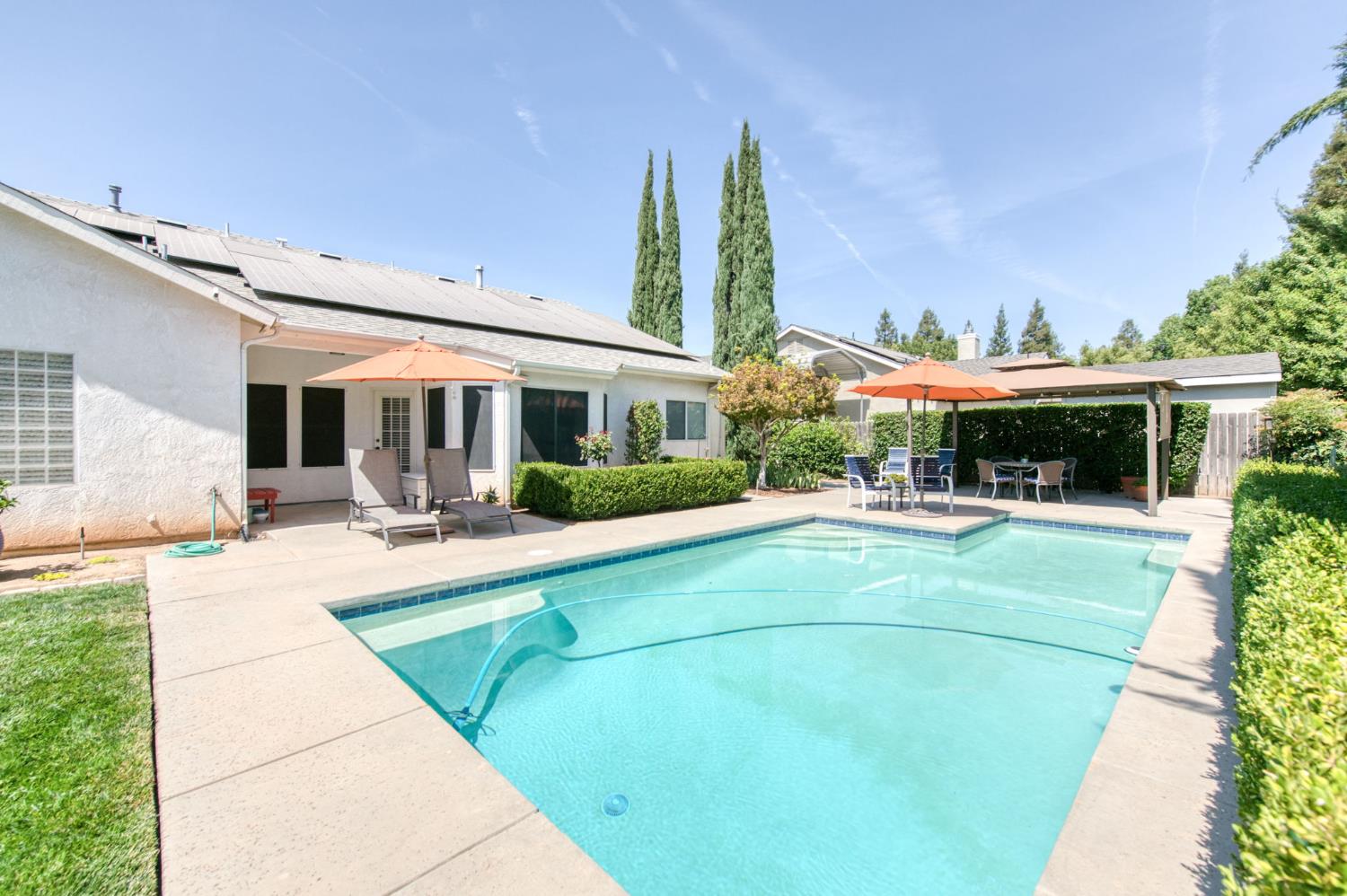 1751 N Orangewood Ave, Clovis, CA 93619