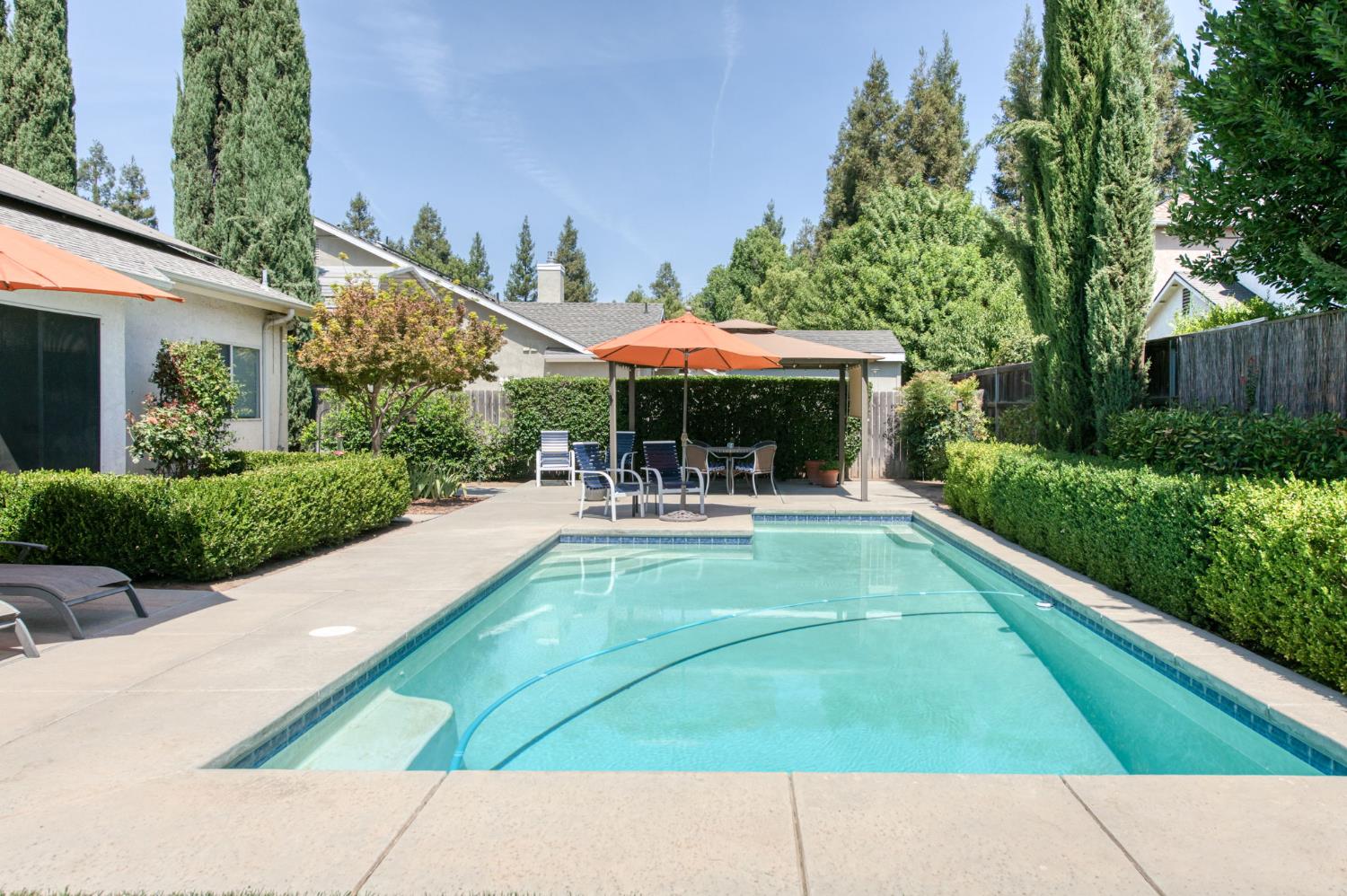 1751 N Orangewood Ave, Clovis, CA 93619