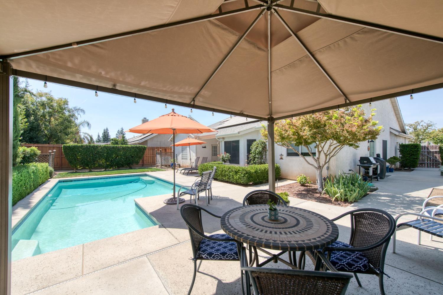 1751 N Orangewood Ave, Clovis, CA 93619