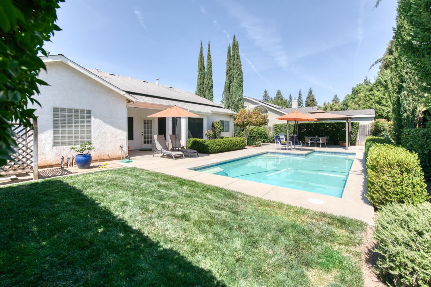 1751 N Orangewood Ave, Clovis, CA 93619