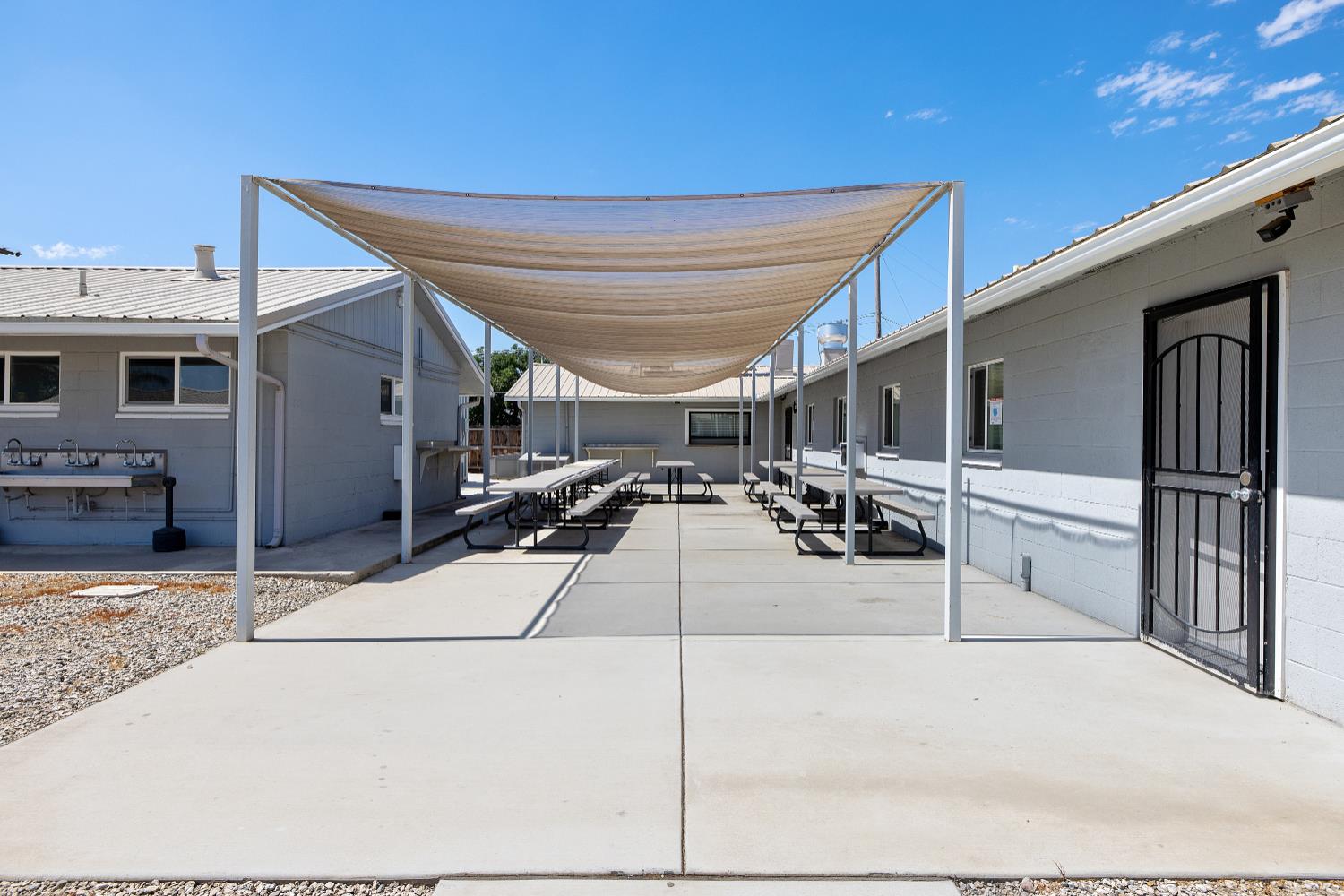 638 W Kern, Dinuba, CA 93618