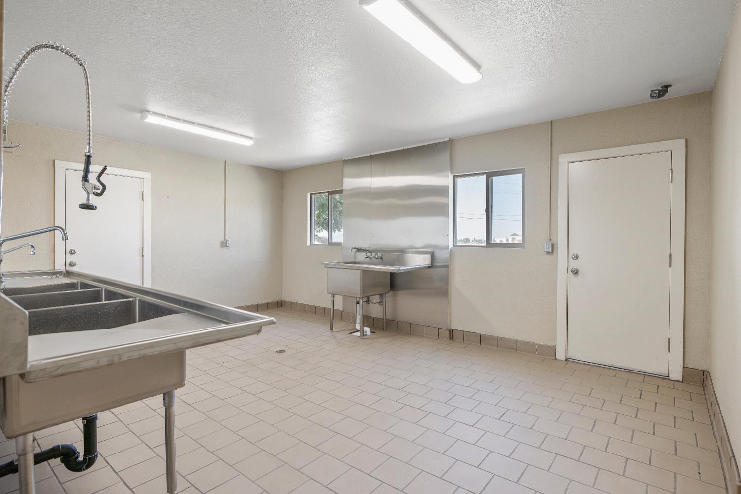 638 W Kern, Dinuba, CA 93618