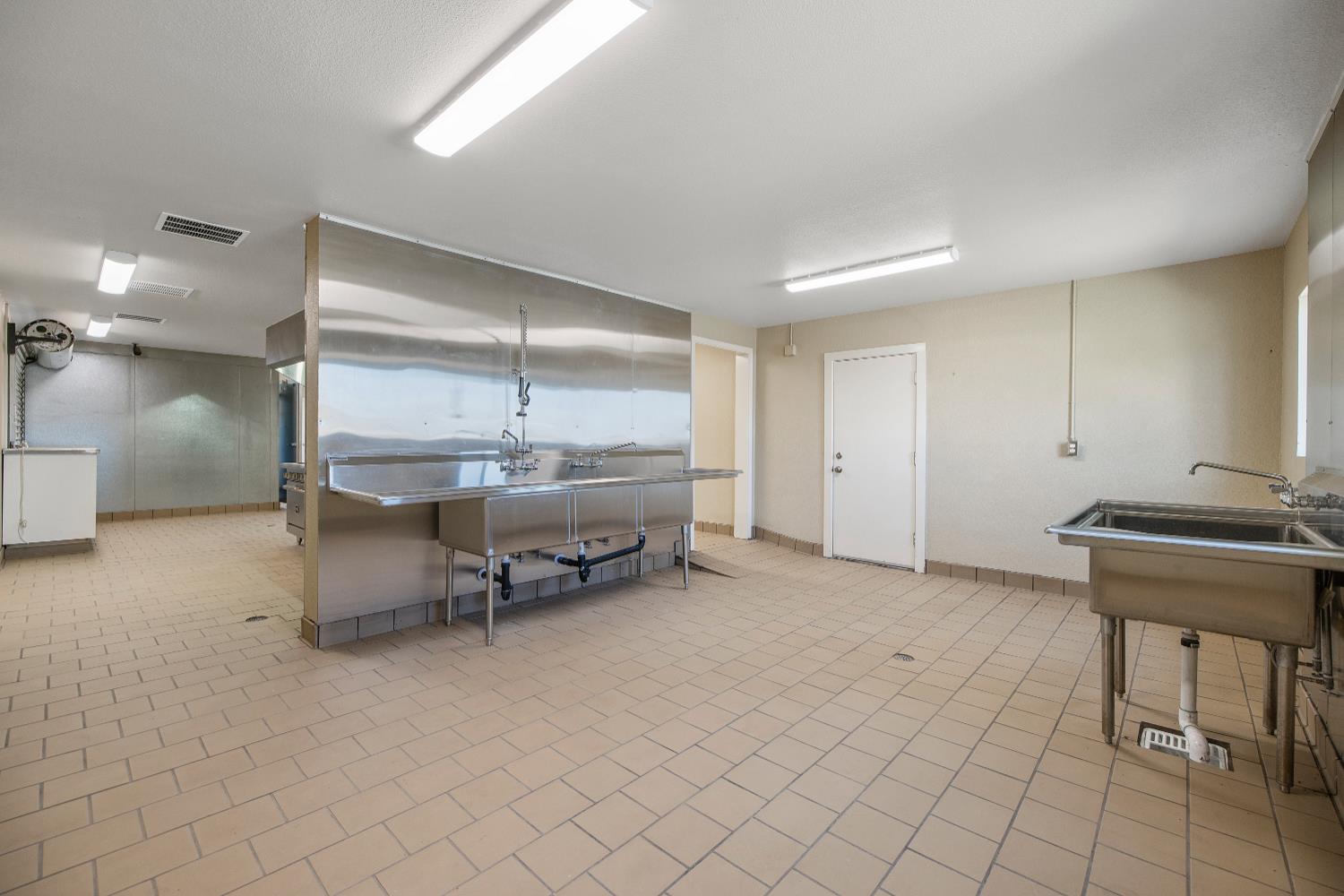 638 W Kern, Dinuba, CA 93618