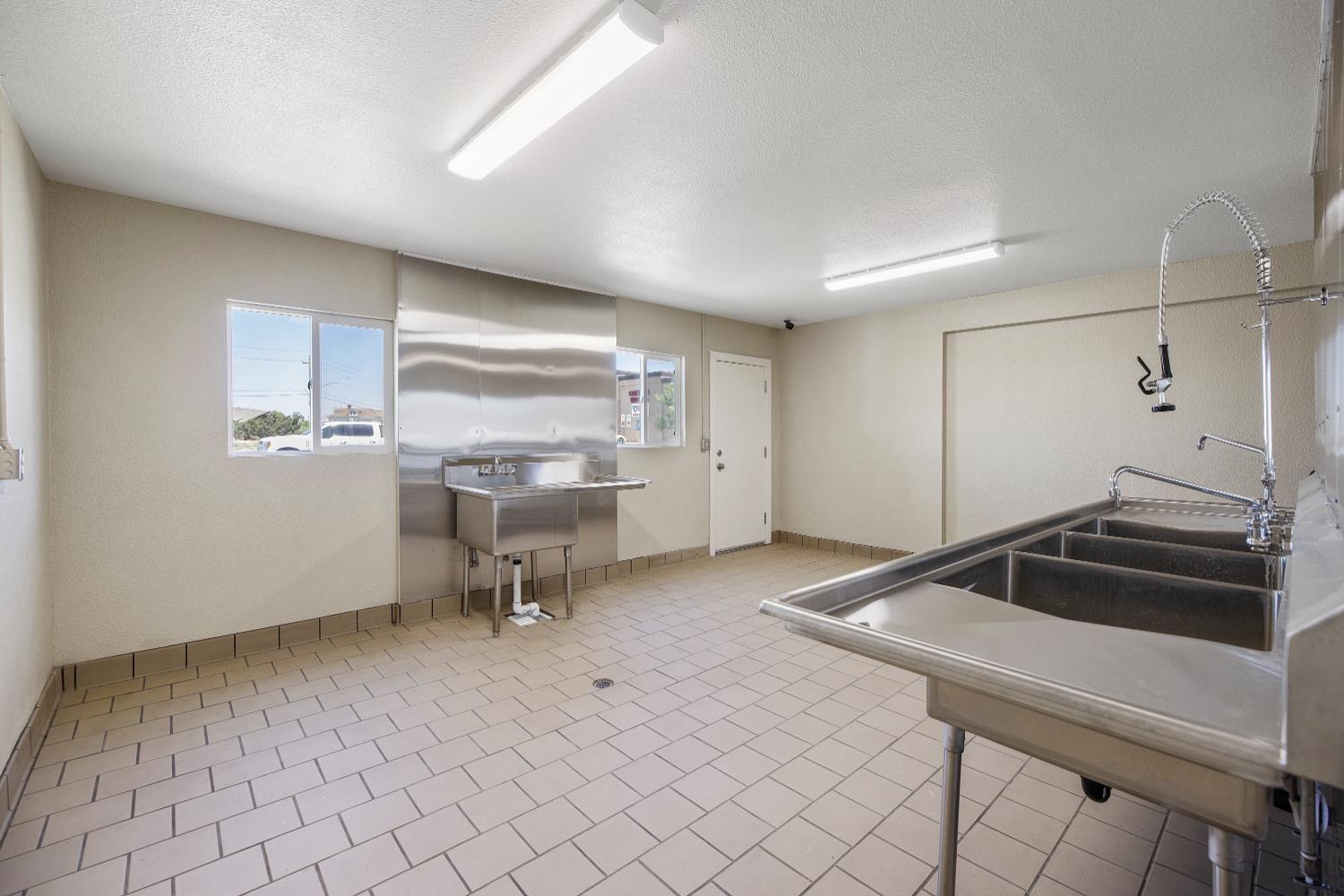 638 W Kern, Dinuba, CA 93618