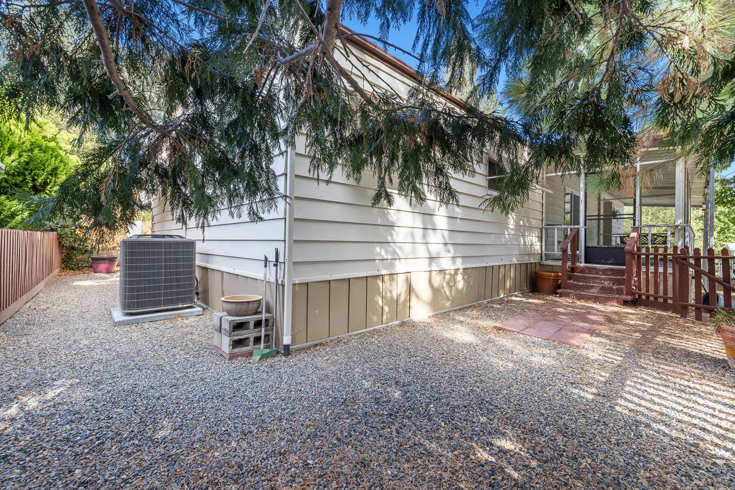 39678 Road 425B #SPC35, Oakhurst, CA 93644