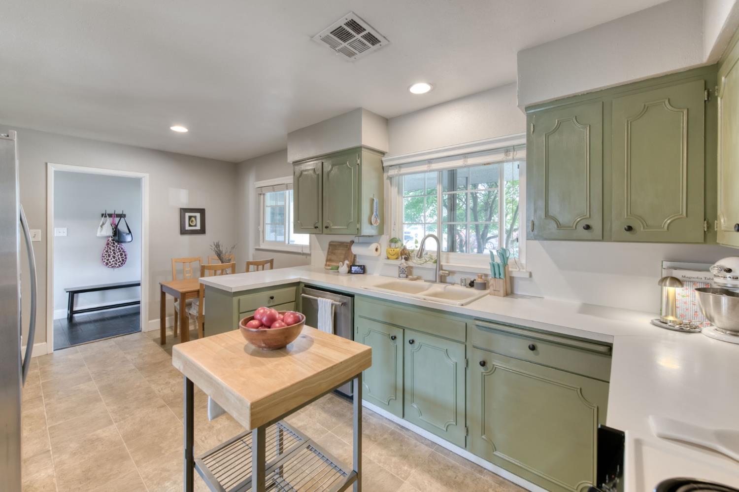 425 W Keats Ave, Fresno, CA 93704