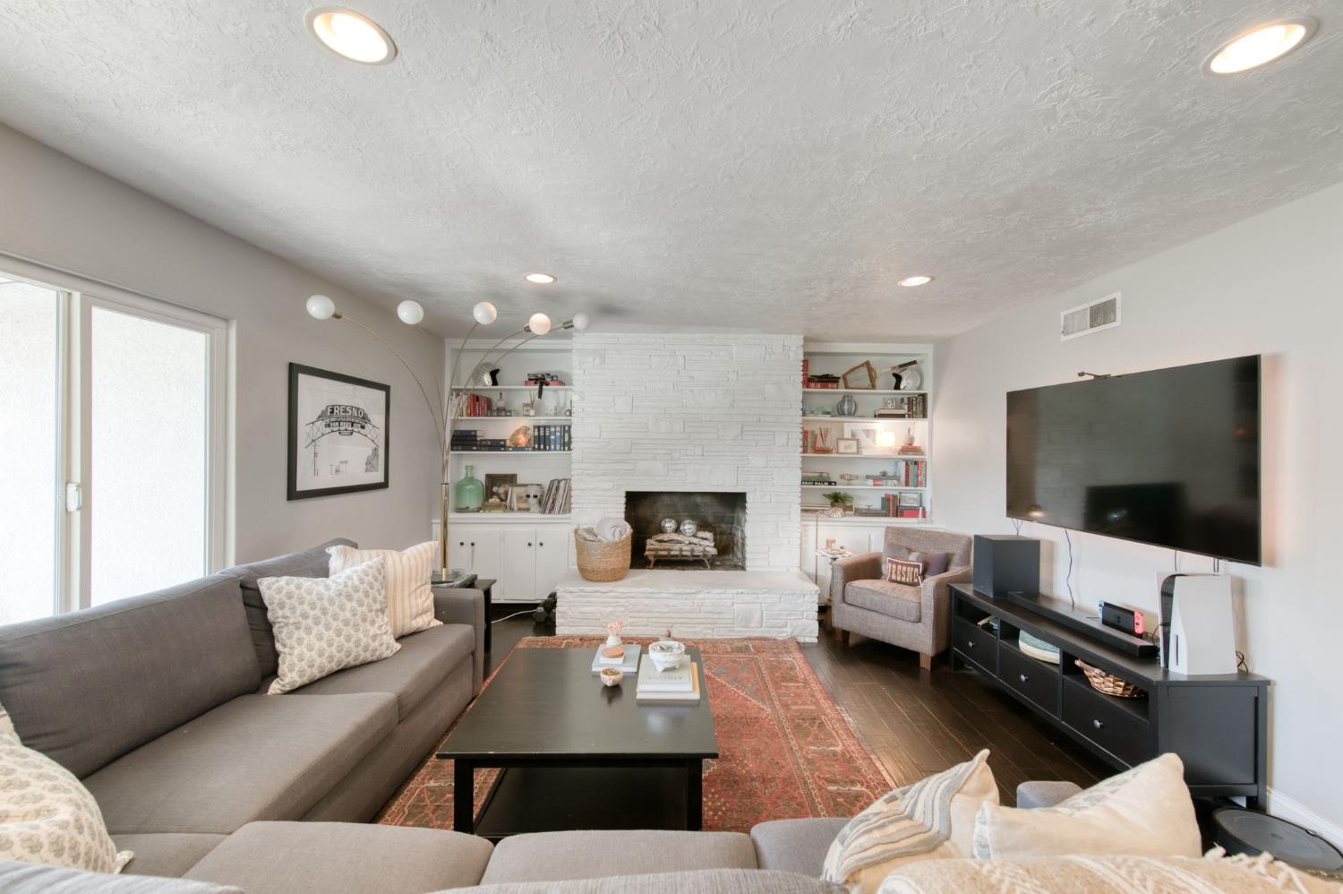 425 W Keats Ave, Fresno, CA 93704
