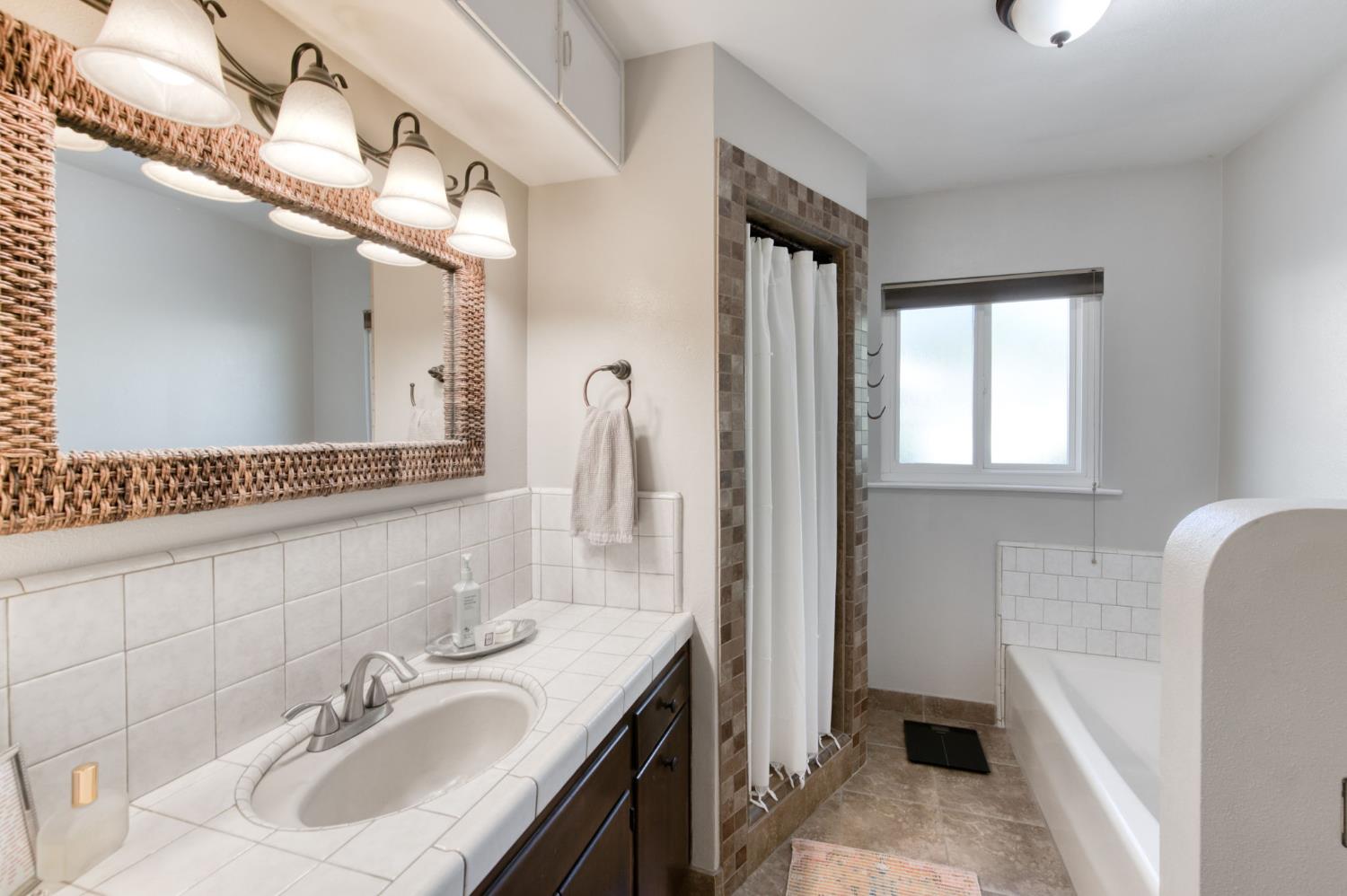 425 W Keats Ave, Fresno, CA 93704