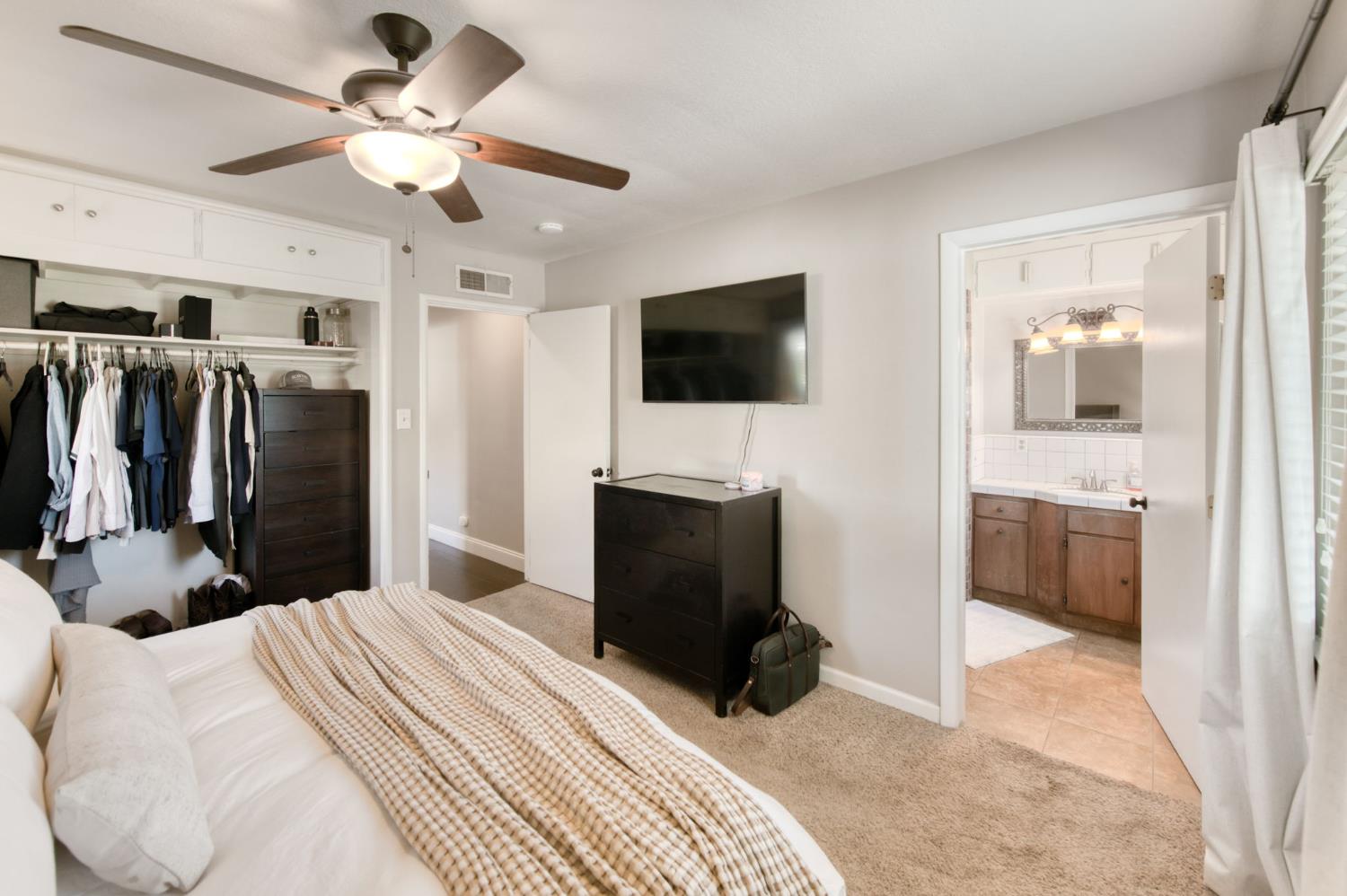 425 W Keats Ave, Fresno, CA 93704