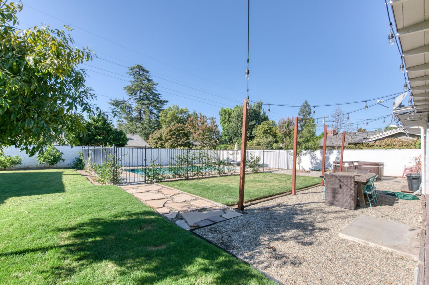 425 W Keats Ave, Fresno, CA 93704