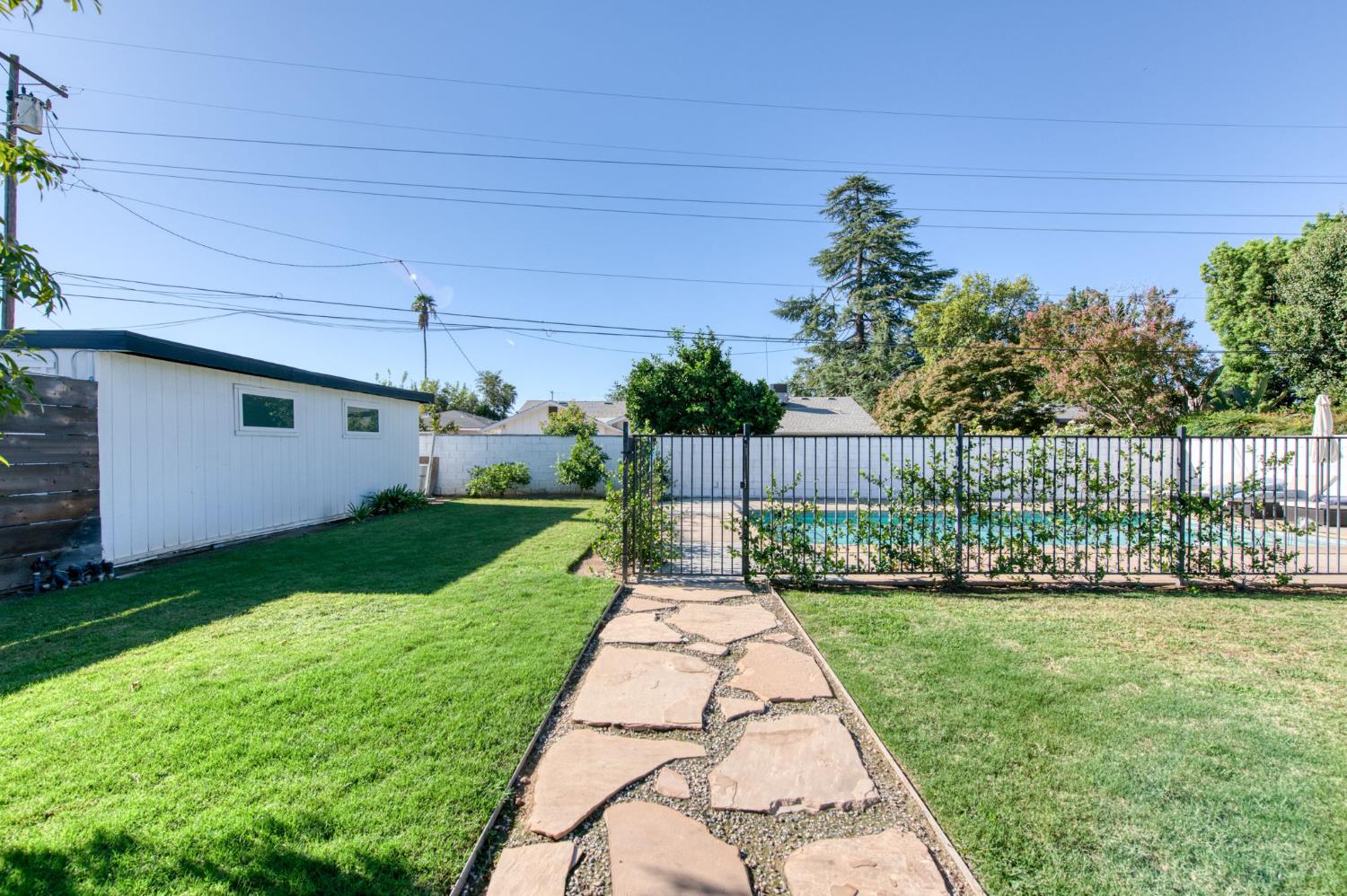 425 W Keats Ave, Fresno, CA 93704