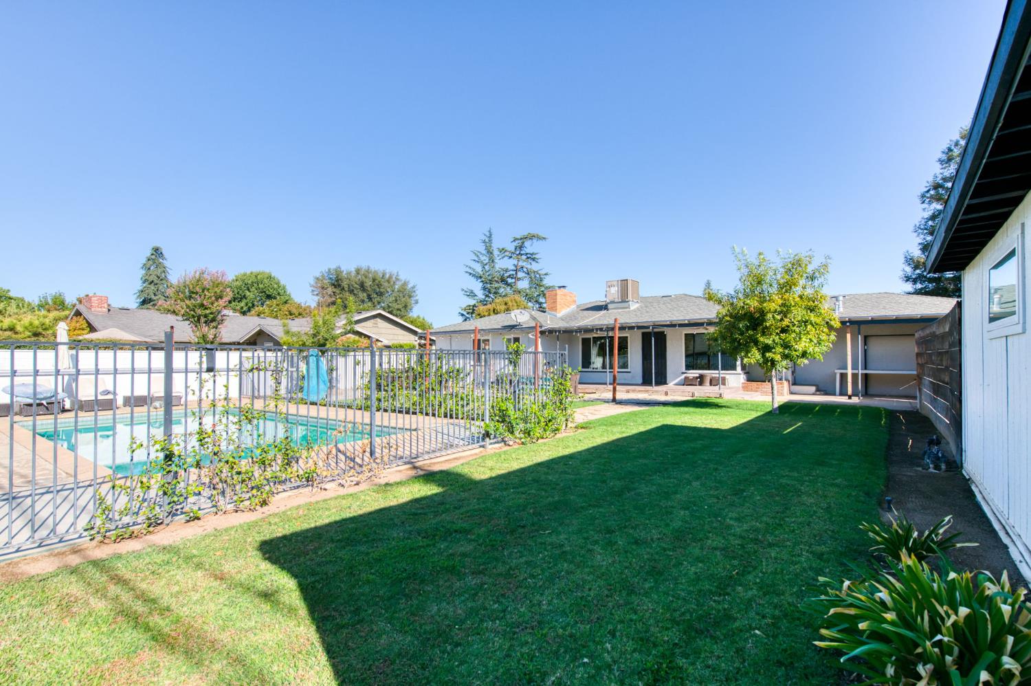 425 W Keats Ave, Fresno, CA 93704