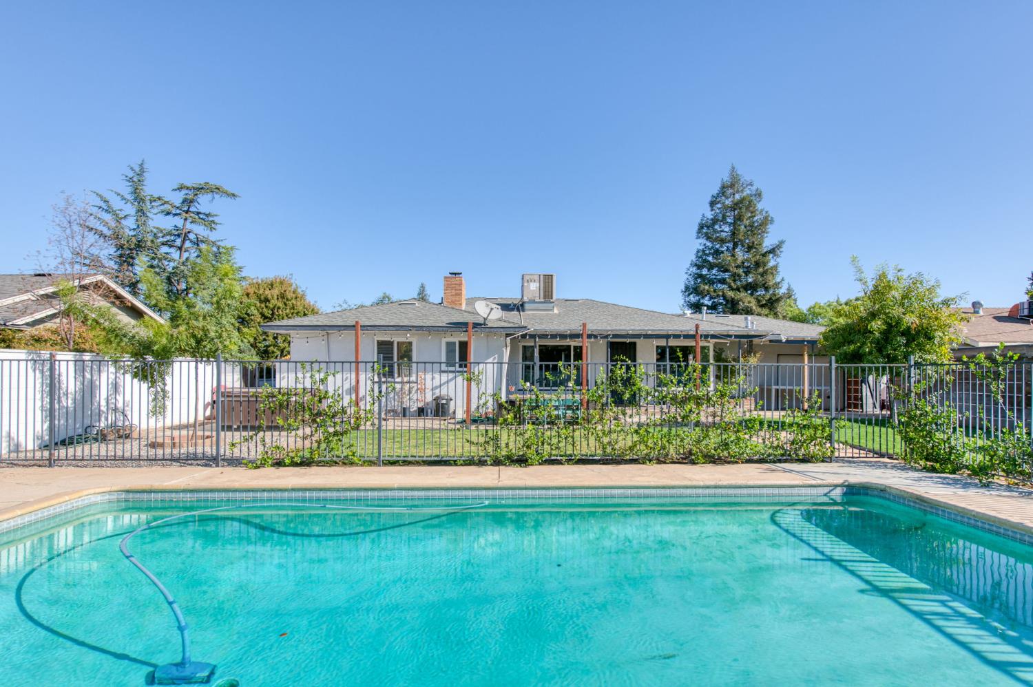 425 W Keats Ave, Fresno, CA 93704