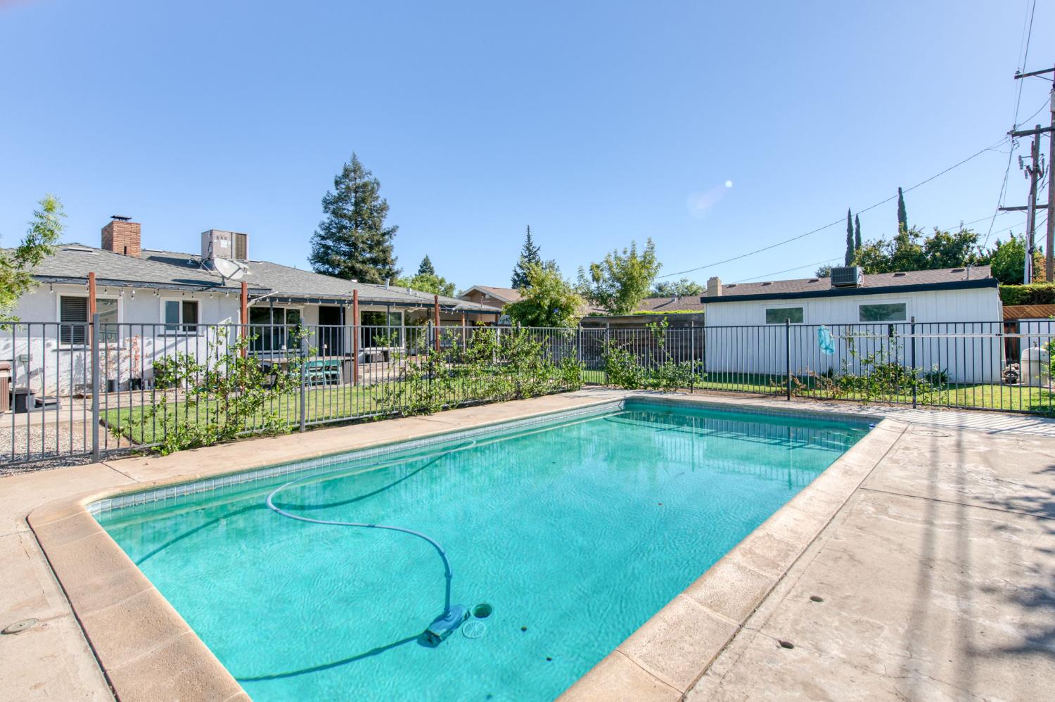 425 W Keats Ave, Fresno, CA 93704