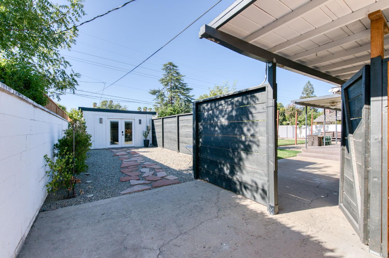 425 W Keats Ave, Fresno, CA 93704