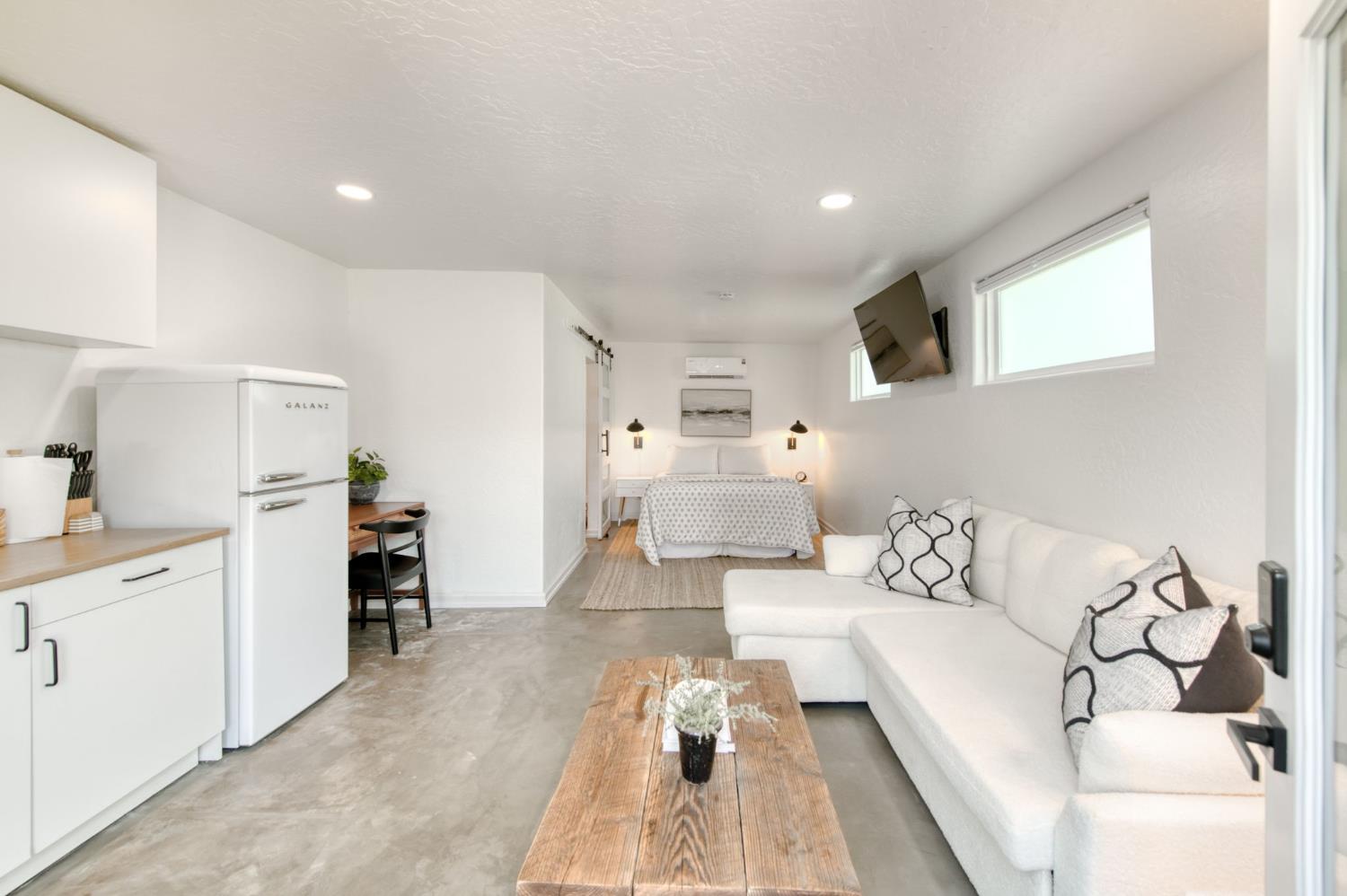425 W Keats Ave, Fresno, CA 93704
