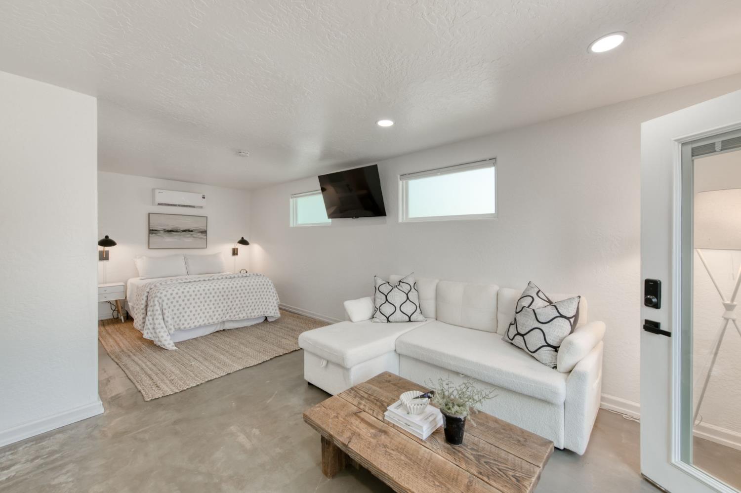 425 W Keats Ave, Fresno, CA 93704