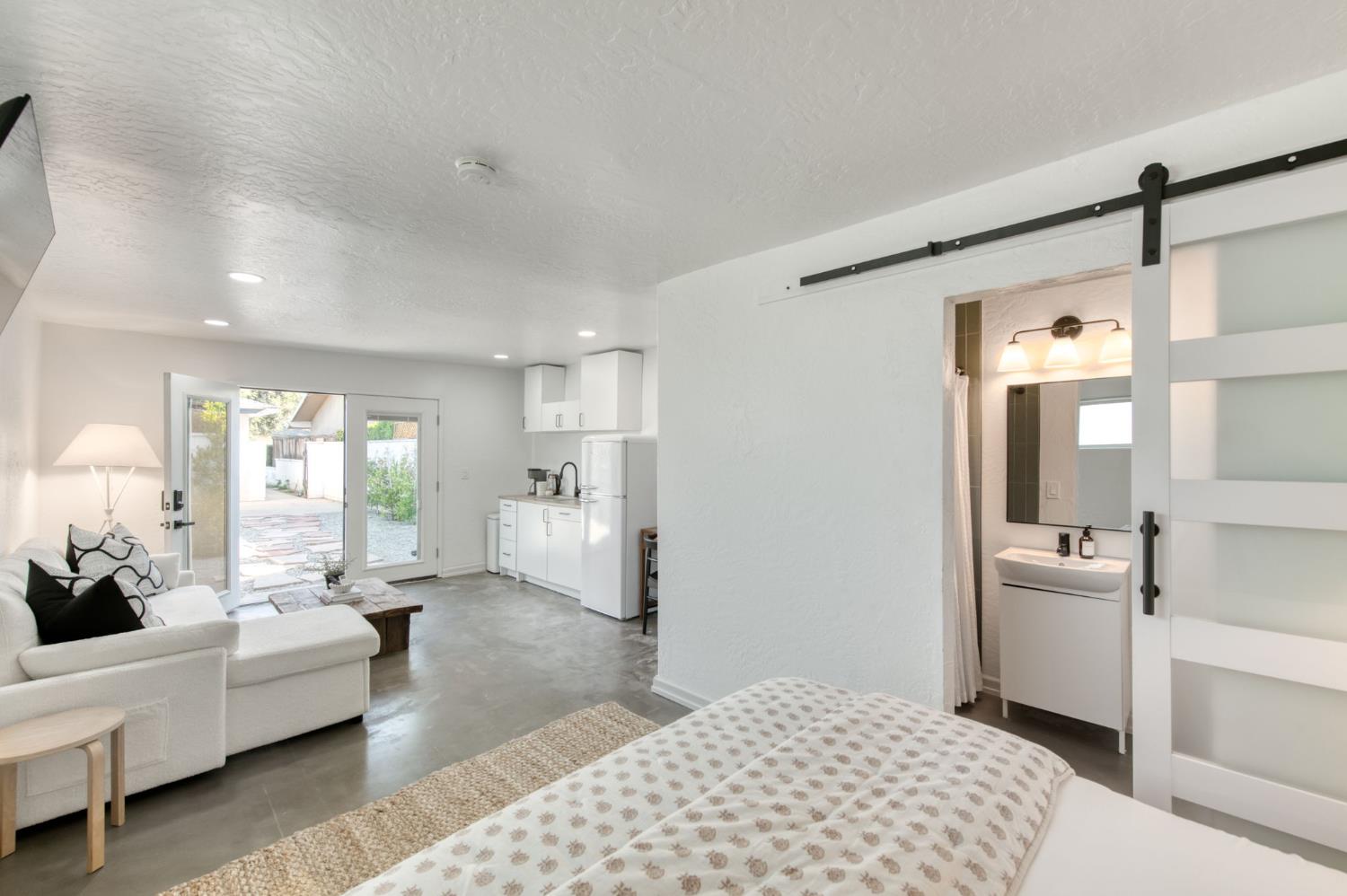 425 W Keats Ave, Fresno, CA 93704