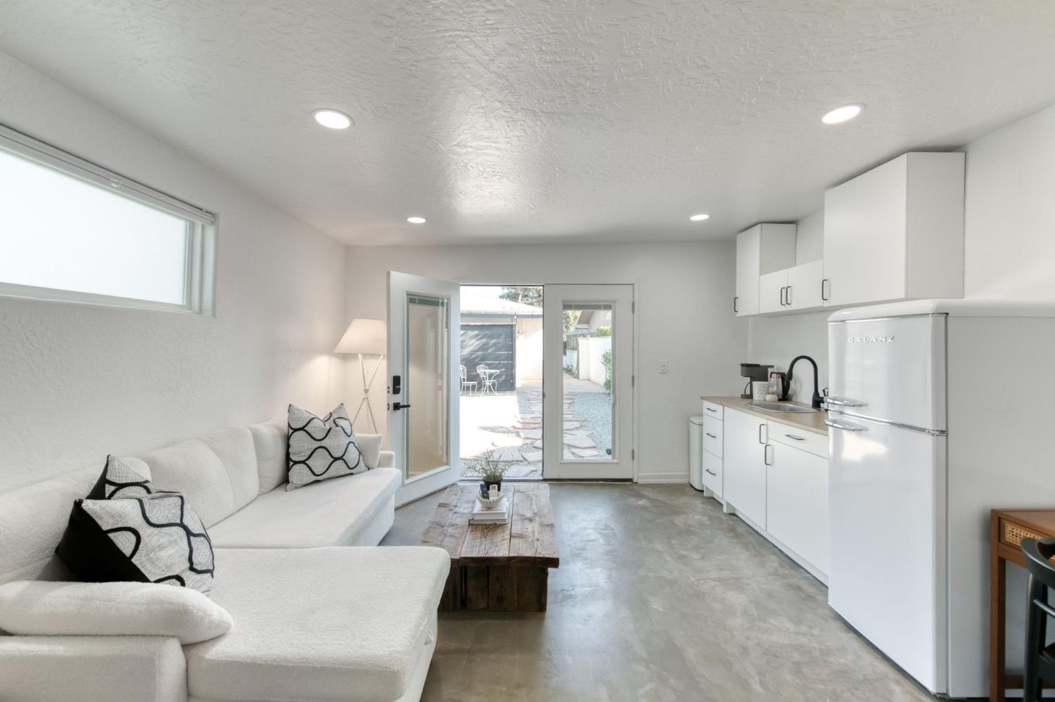 425 W Keats Ave, Fresno, CA 93704