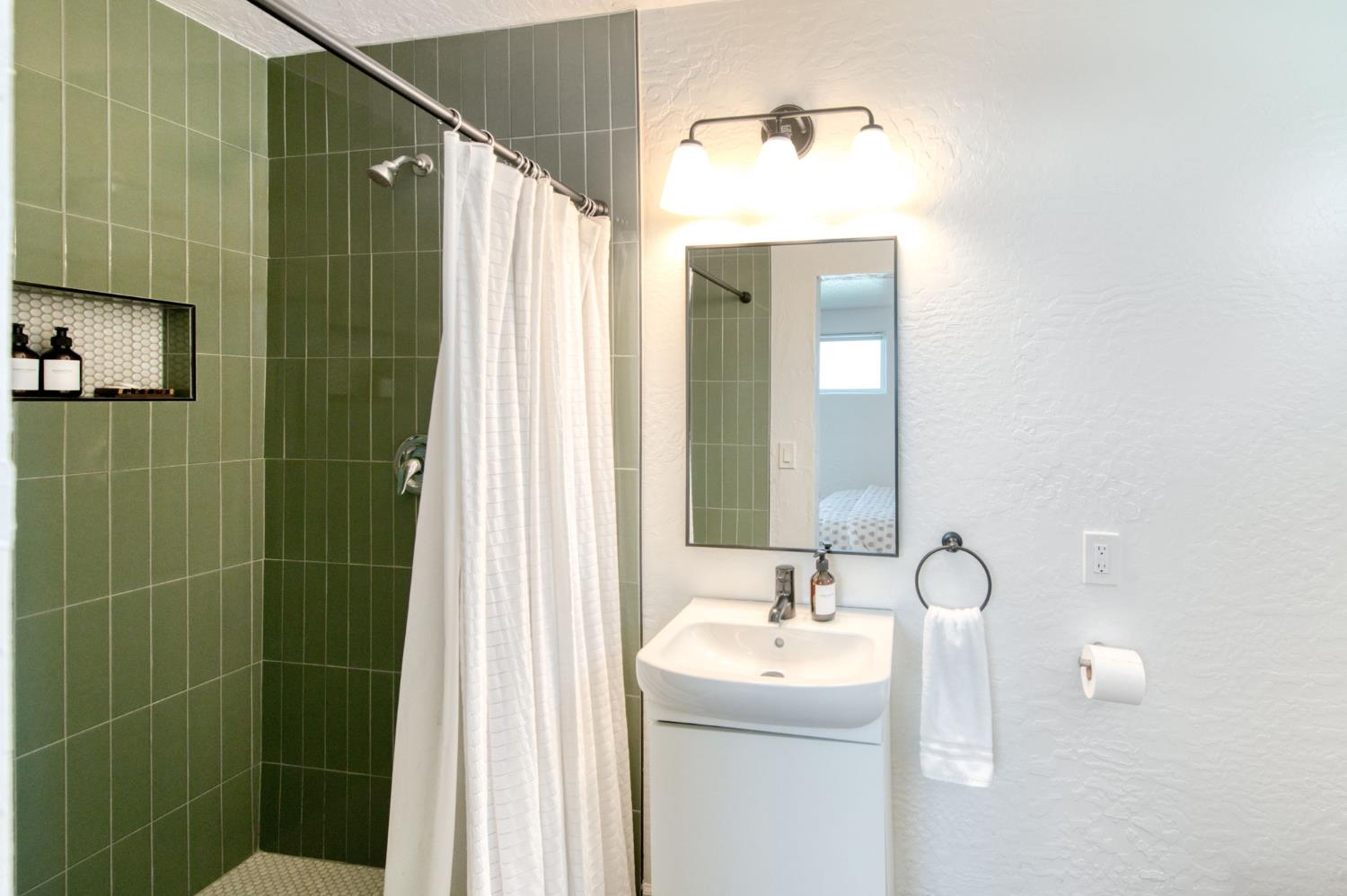 425 W Keats Ave, Fresno, CA 93704