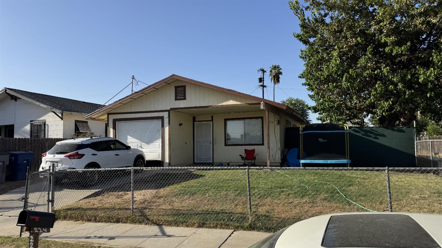 3304 N Howard Ave, Fresno, CA 93726