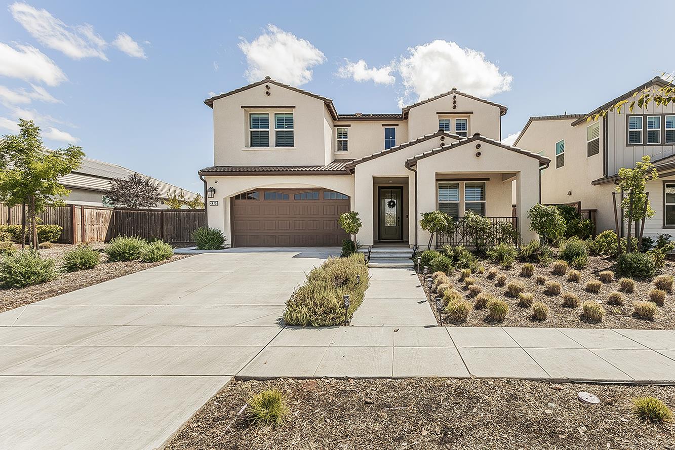4475 Crown Bluffs Dr, Madera, CA 93636