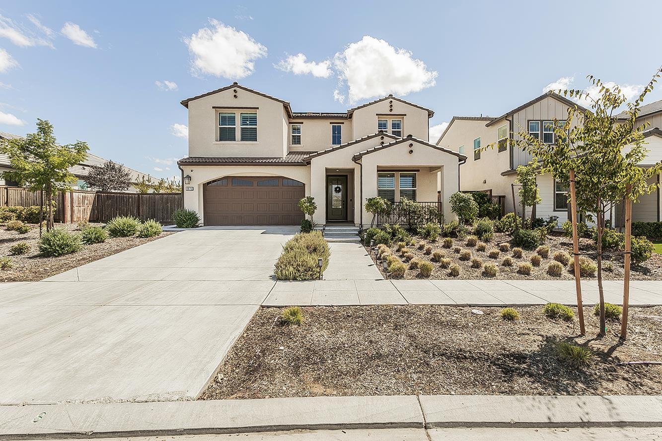 4475 Crown Bluffs Dr, Madera, CA 93636
