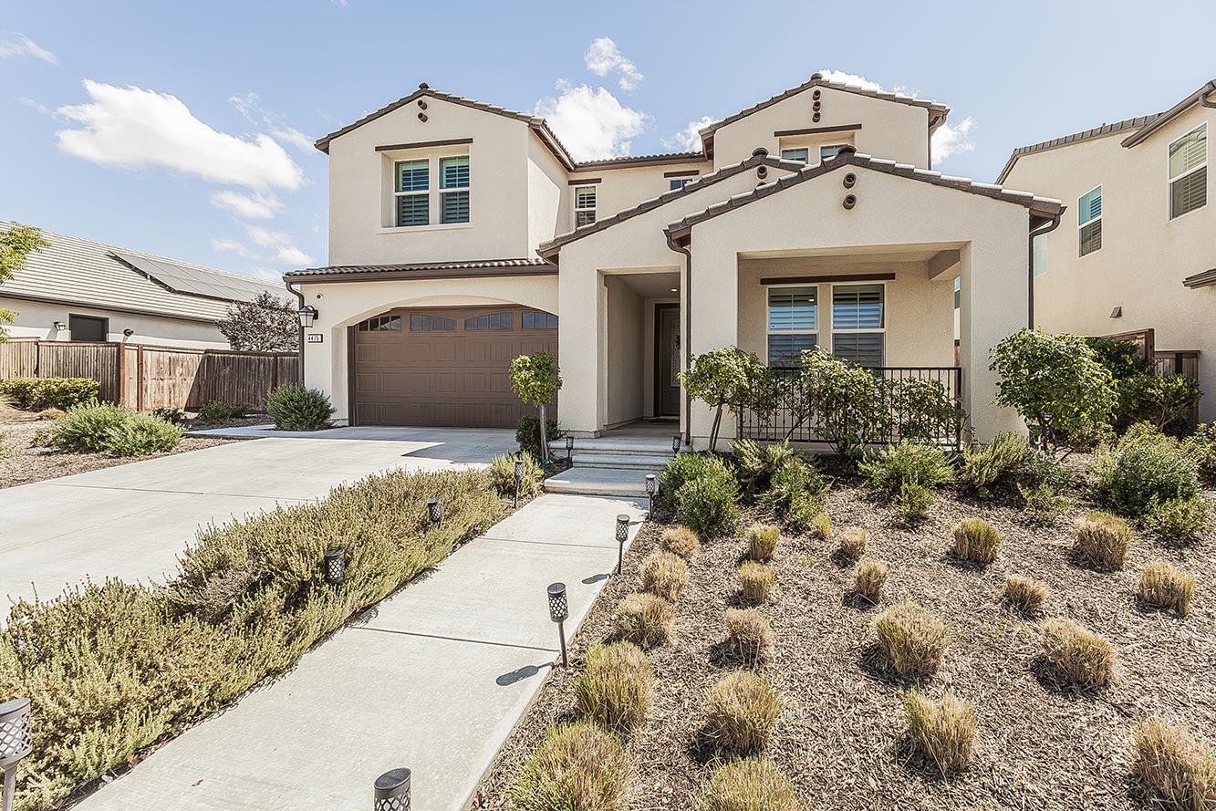 4475 Crown Bluffs Dr, Madera, CA 93636