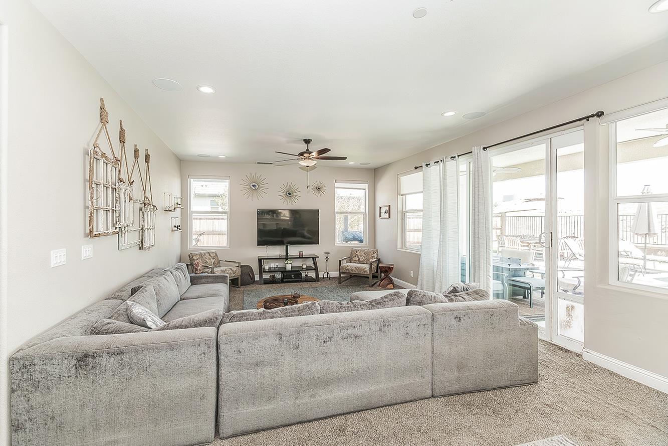 4475 Crown Bluffs Dr, Madera, CA 93636