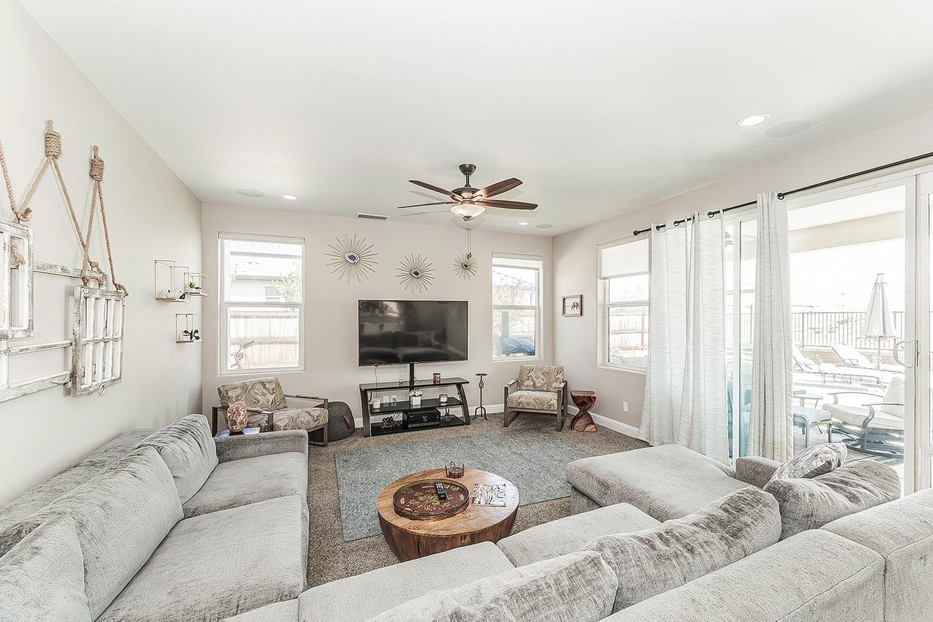4475 Crown Bluffs Dr, Madera, CA 93636