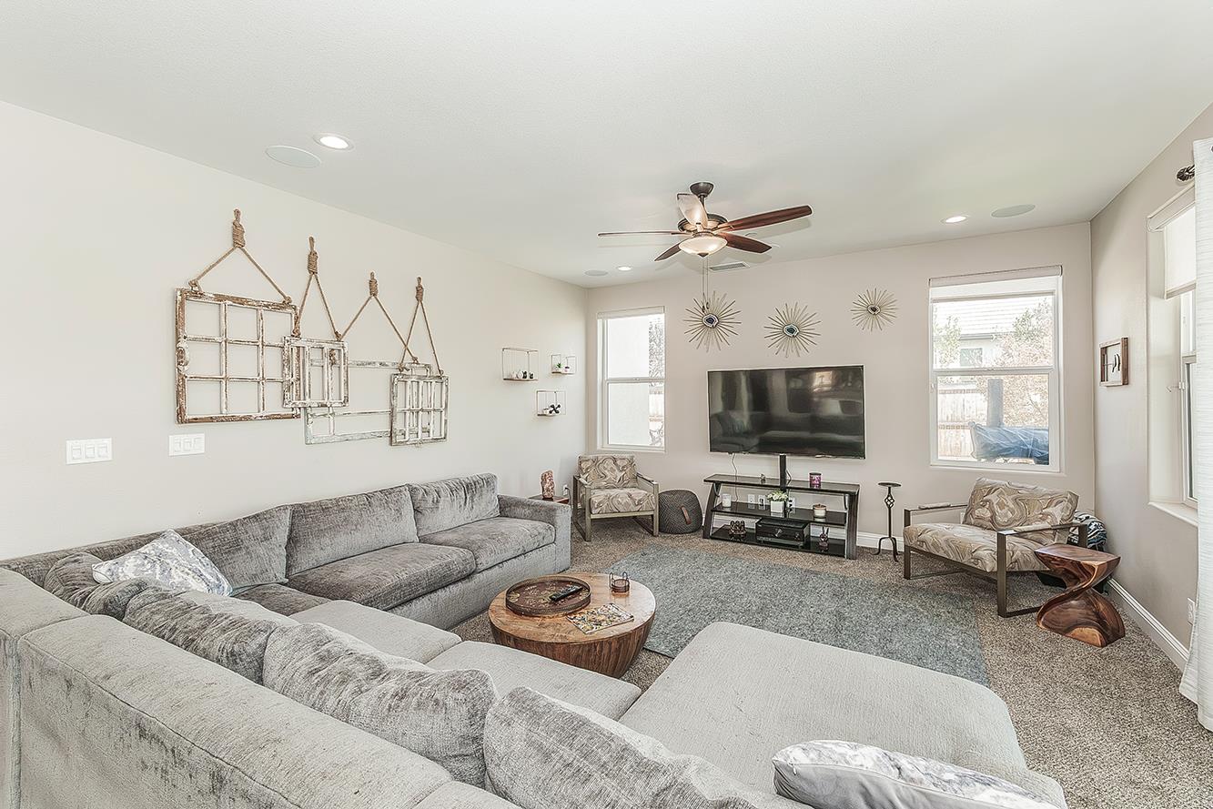 4475 Crown Bluffs Dr, Madera, CA 93636