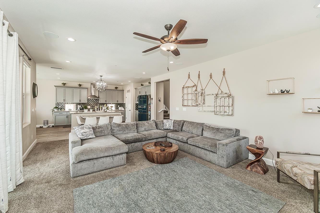 4475 Crown Bluffs Dr, Madera, CA 93636