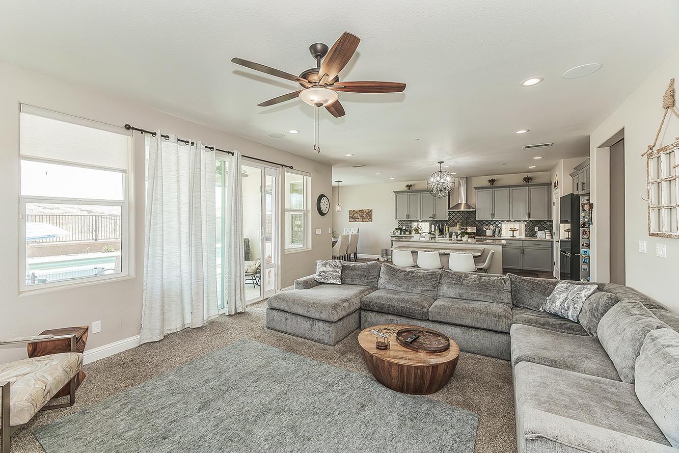 4475 Crown Bluffs Dr, Madera, CA 93636