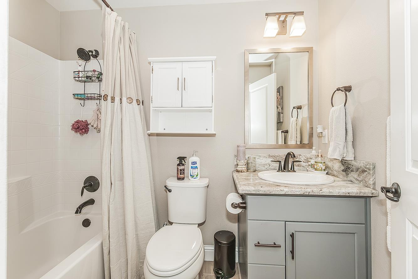 4475 Crown Bluffs Dr, Madera, CA 93636