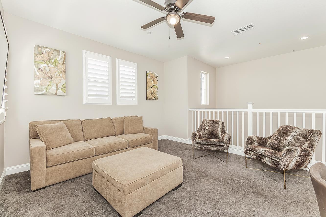 4475 Crown Bluffs Dr, Madera, CA 93636