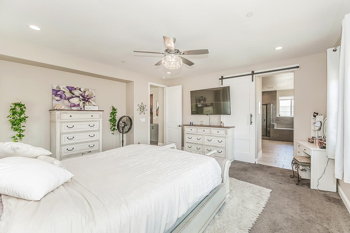 4475 Crown Bluffs Dr, Madera, CA 93636