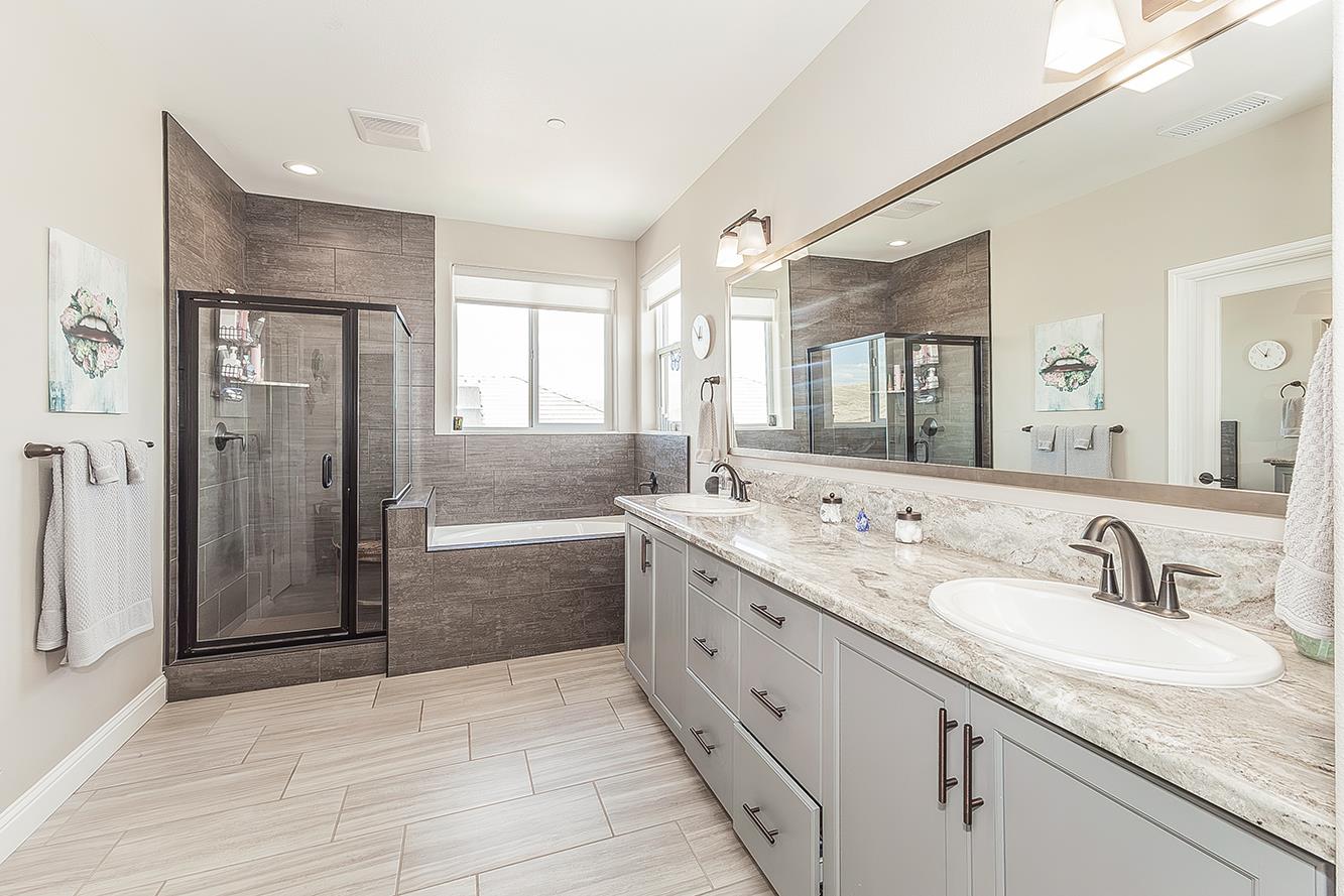 4475 Crown Bluffs Dr, Madera, CA 93636