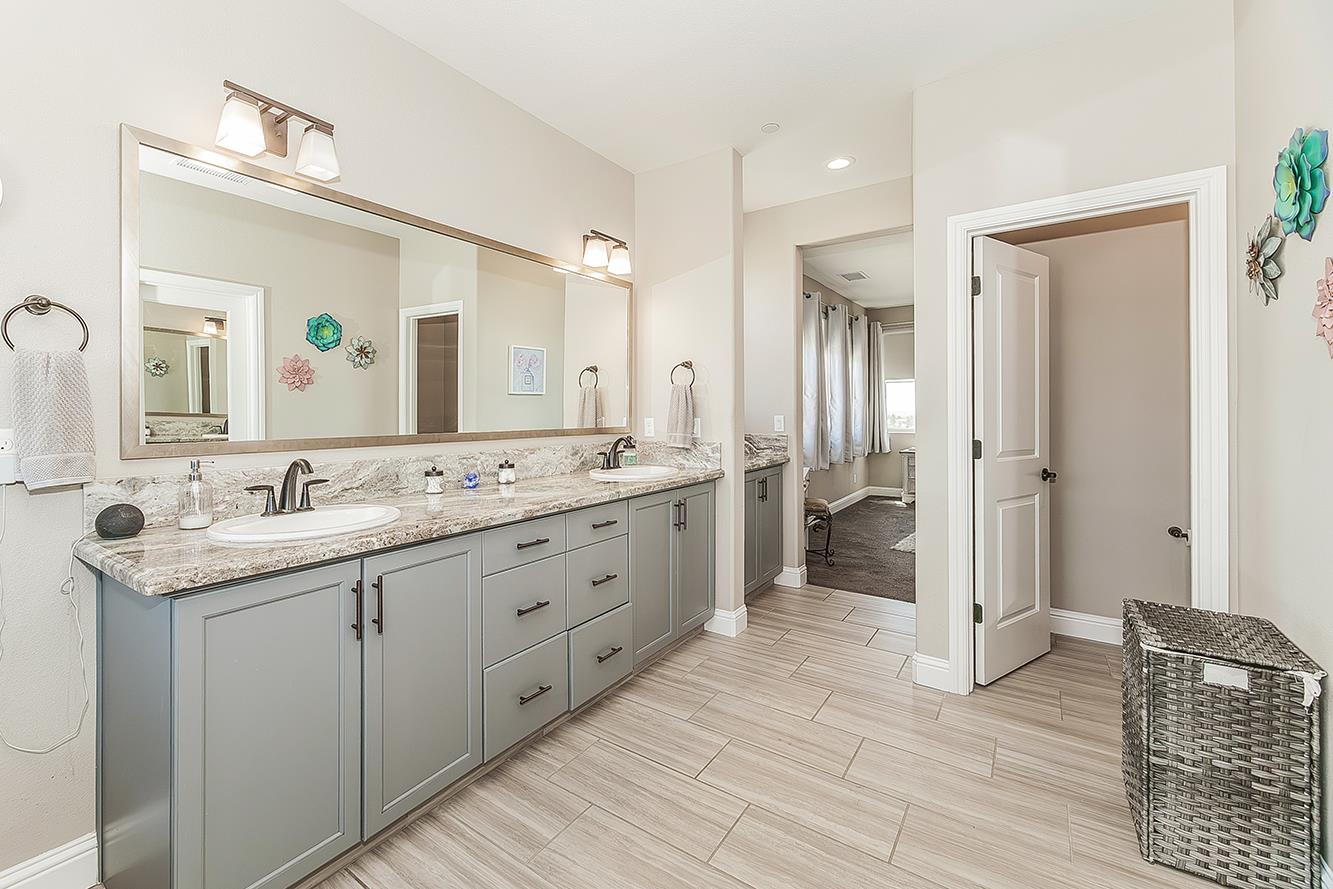 4475 Crown Bluffs Dr, Madera, CA 93636