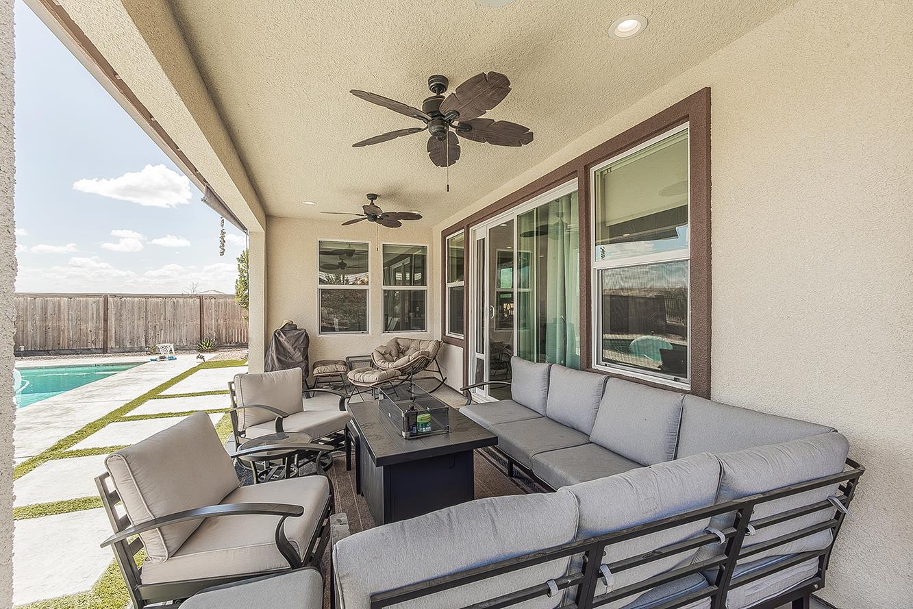 4475 Crown Bluffs Dr, Madera, CA 93636
