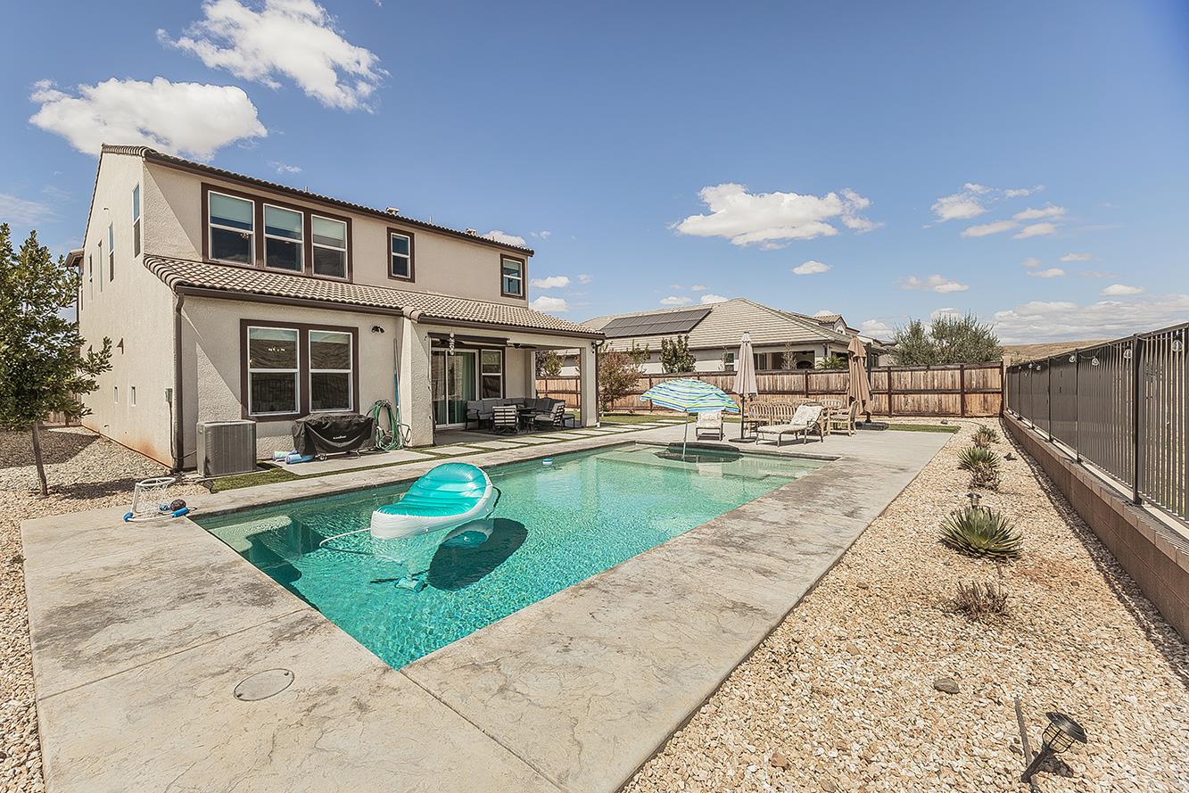 4475 Crown Bluffs Dr, Madera, CA 93636