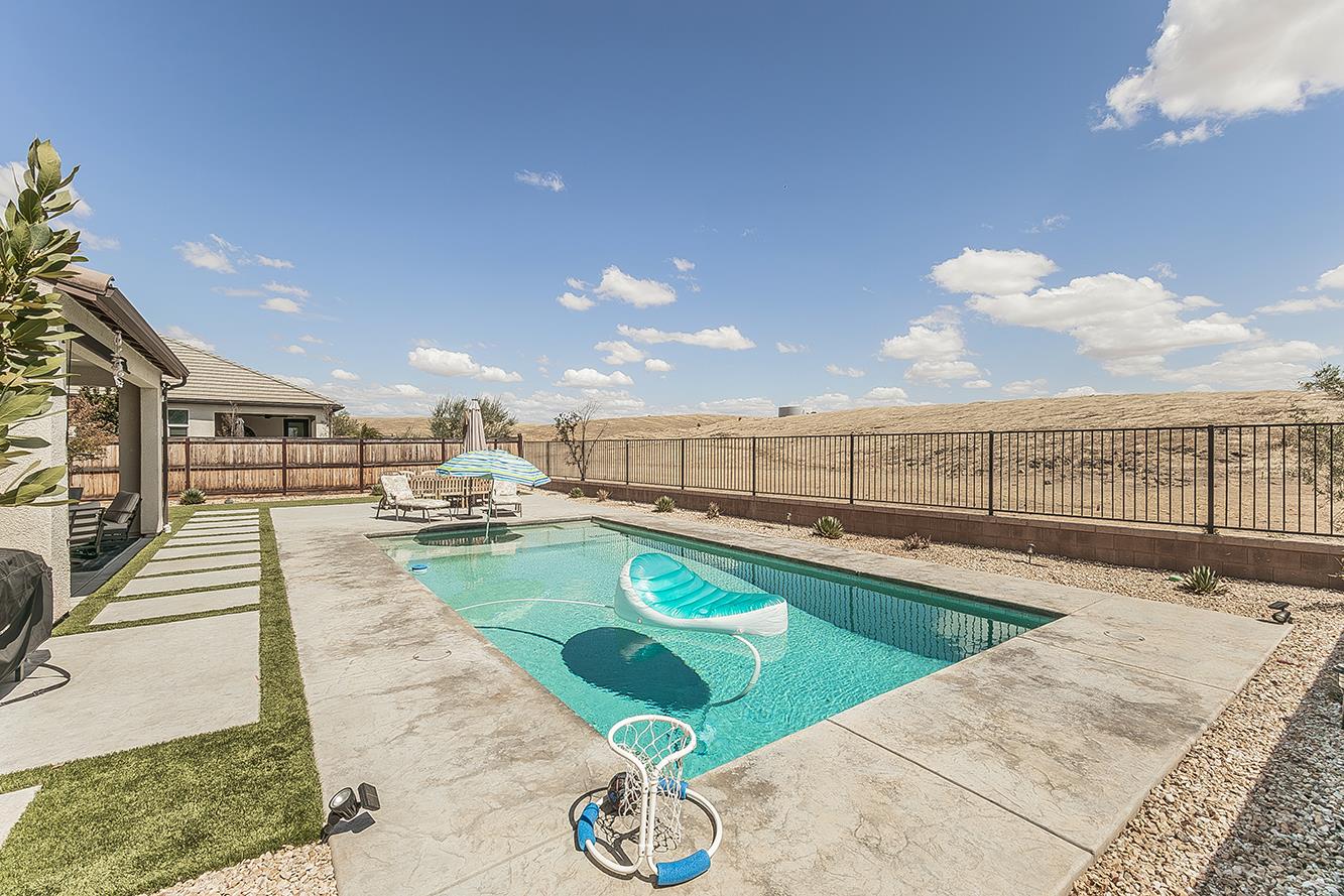 4475 Crown Bluffs Dr, Madera, CA 93636