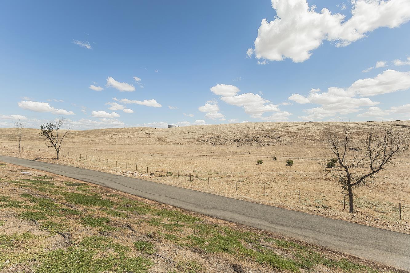 4475 Crown Bluffs Dr, Madera, CA 93636