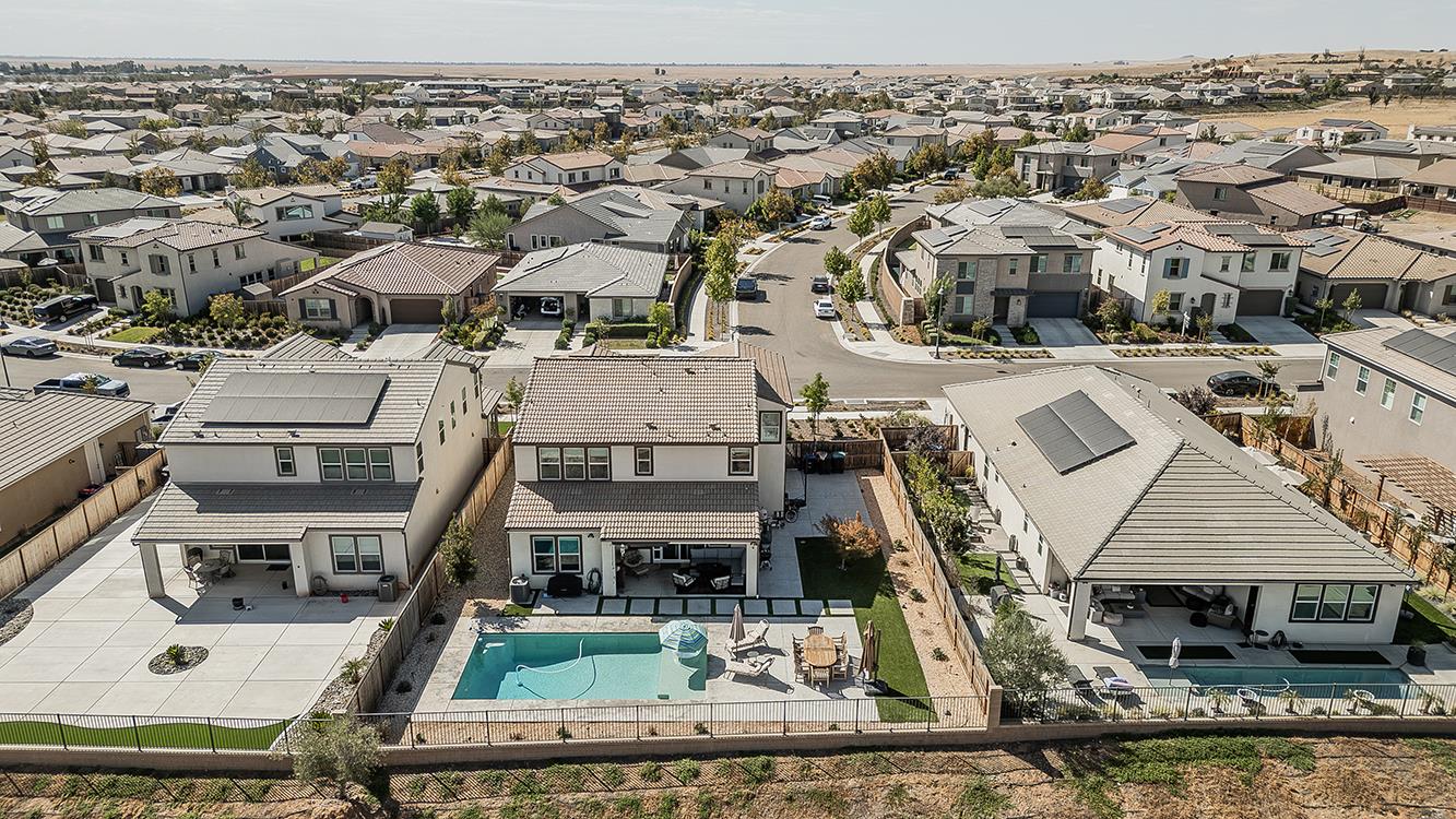4475 Crown Bluffs Dr, Madera, CA 93636