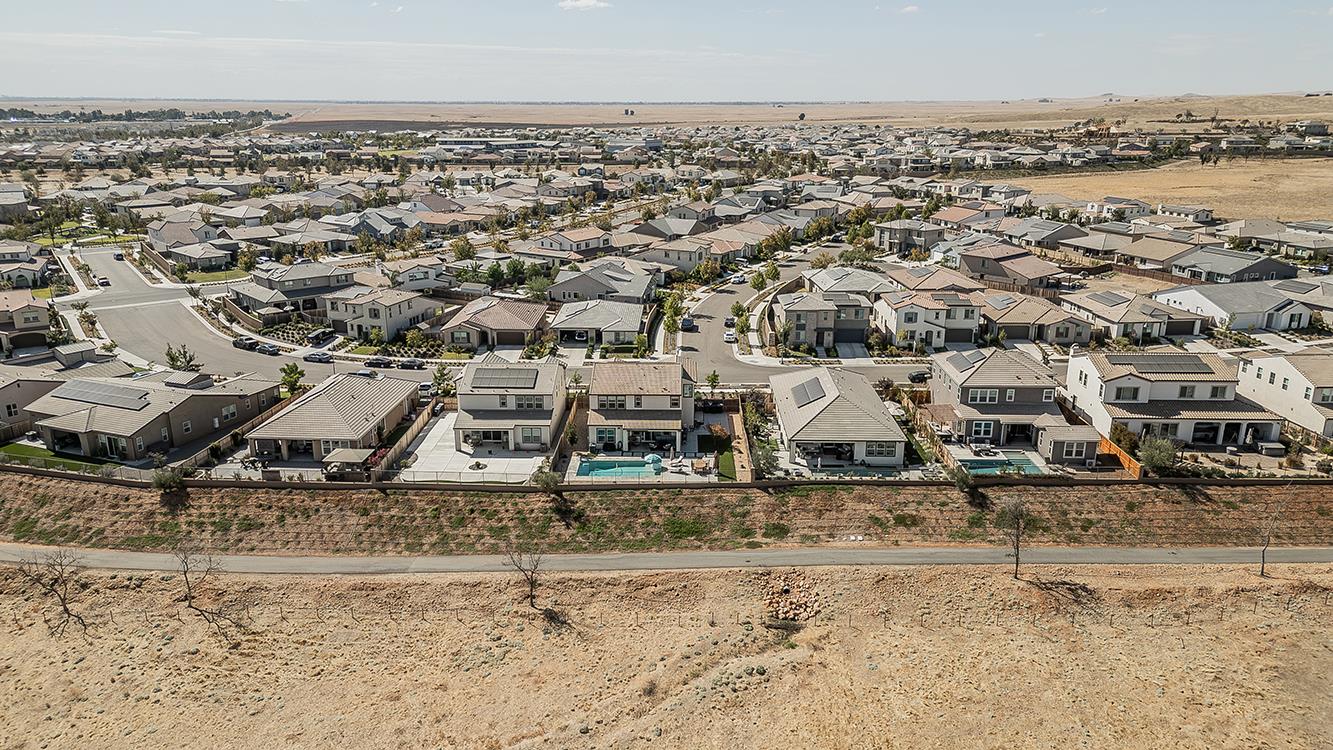4475 Crown Bluffs Dr, Madera, CA 93636